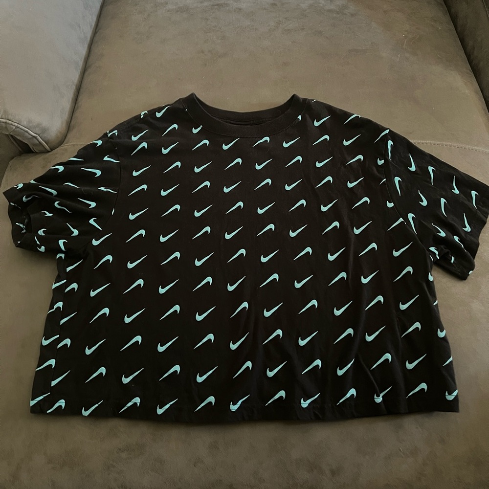 Oversized Nike icon crop top